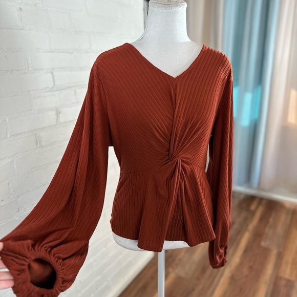 BuckleBlack Burnt Orange Balloon Sleeve Ribbed Knit Blouse - Picture 2 of 7